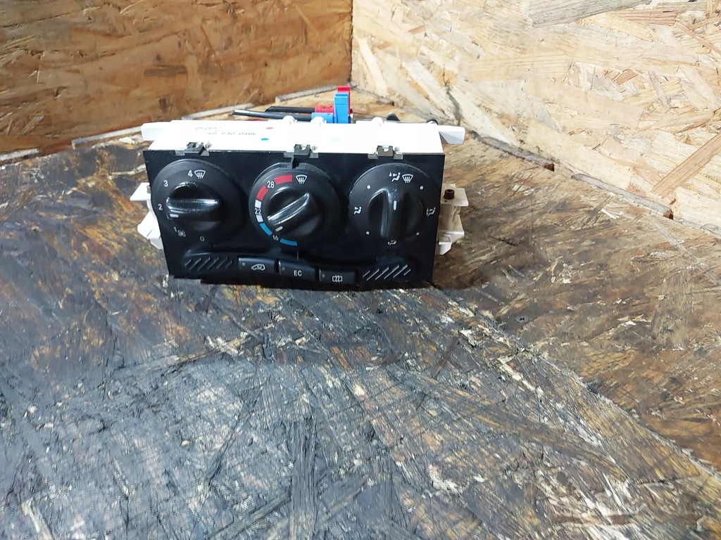 фото №10, Панель обдув кондиціонера mercedes w168 1688300485