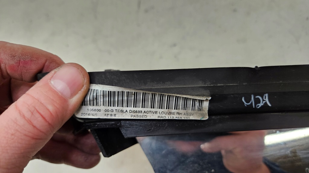 Воздуховод воздуха активный решётка правая tesla model s 105800-00-g Киев