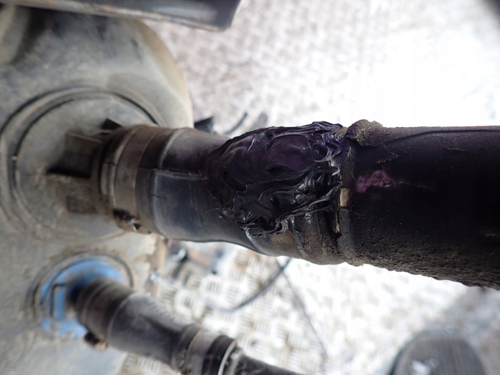 фото №9, Volvo s60 i sedan 00-04 2.4 бак пального bak труба заливної