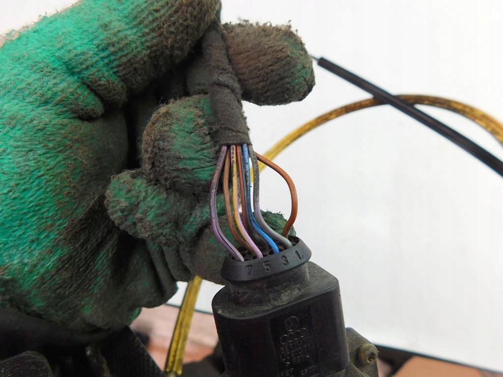 фото №8, Audi a6 c5 2001 lift замок двері правий задня 7 pin