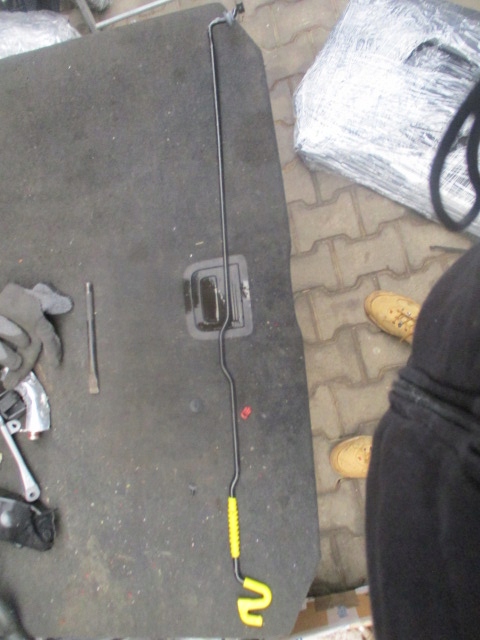 фото №1, Опора капот vw polo 2g0823363a