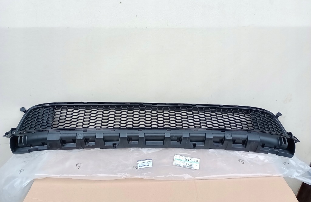 фото №1, Renault trafic iii 2014-- решётка бампера nowa оригинал