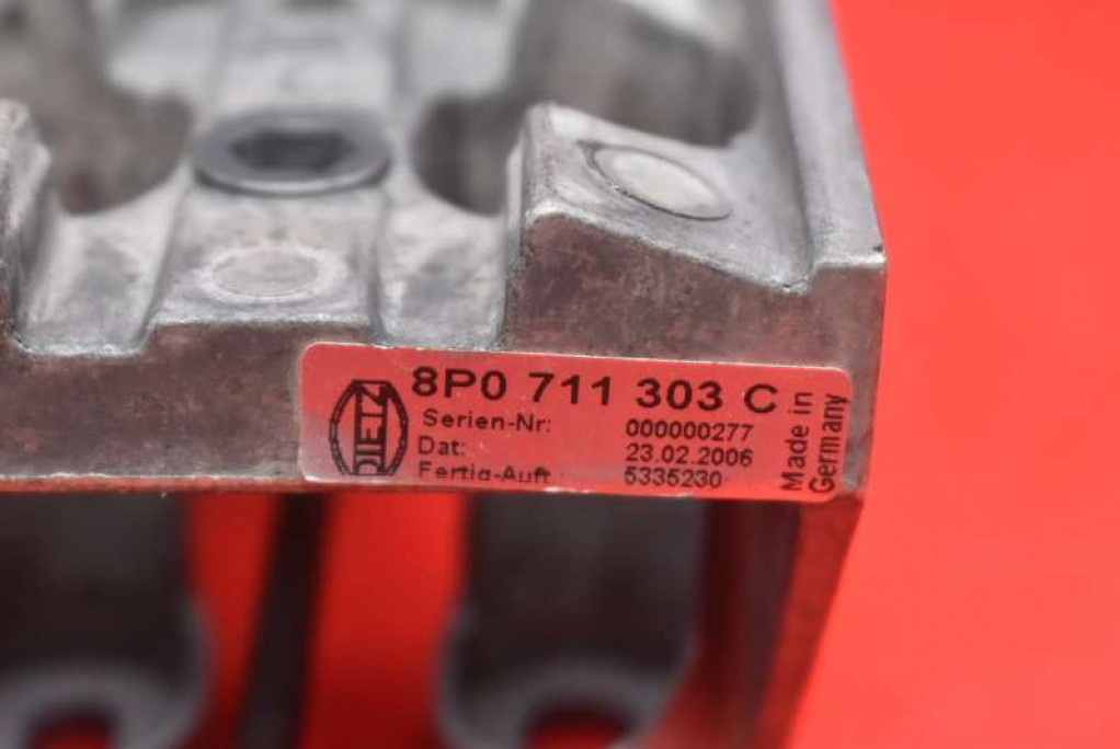 фото №6, Рычаг тормоза ручного 8p0711303c audi a3 8p 04-08