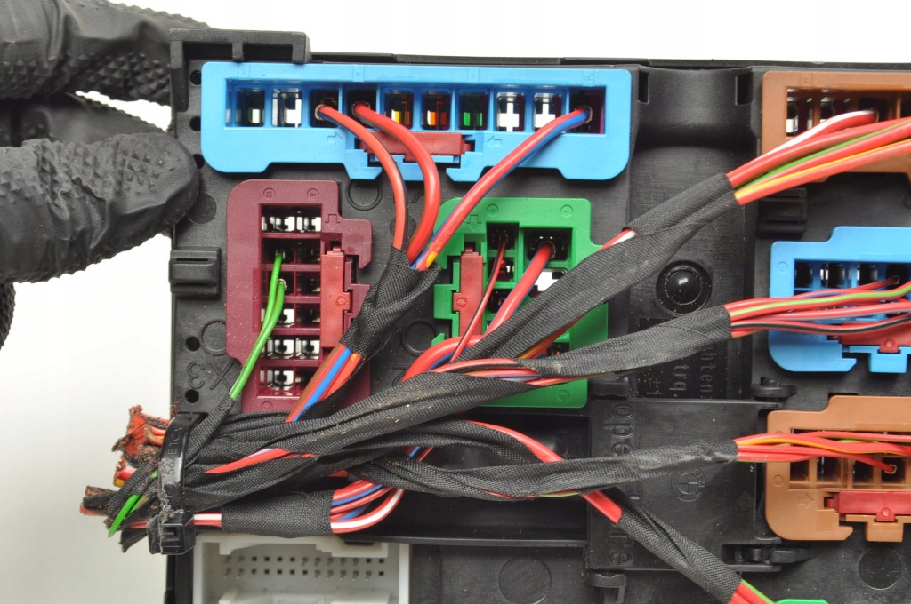 Купить Bmw 8 g16 g30 g31 3.0 коробка предохранителей 8713127 8795479