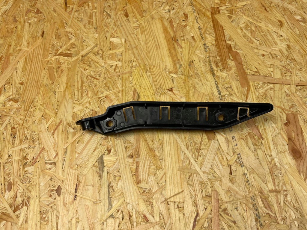 Кронштейн напрямна бампера перед правий tesla model y 1493771-00-b 2020- Зі Шроту