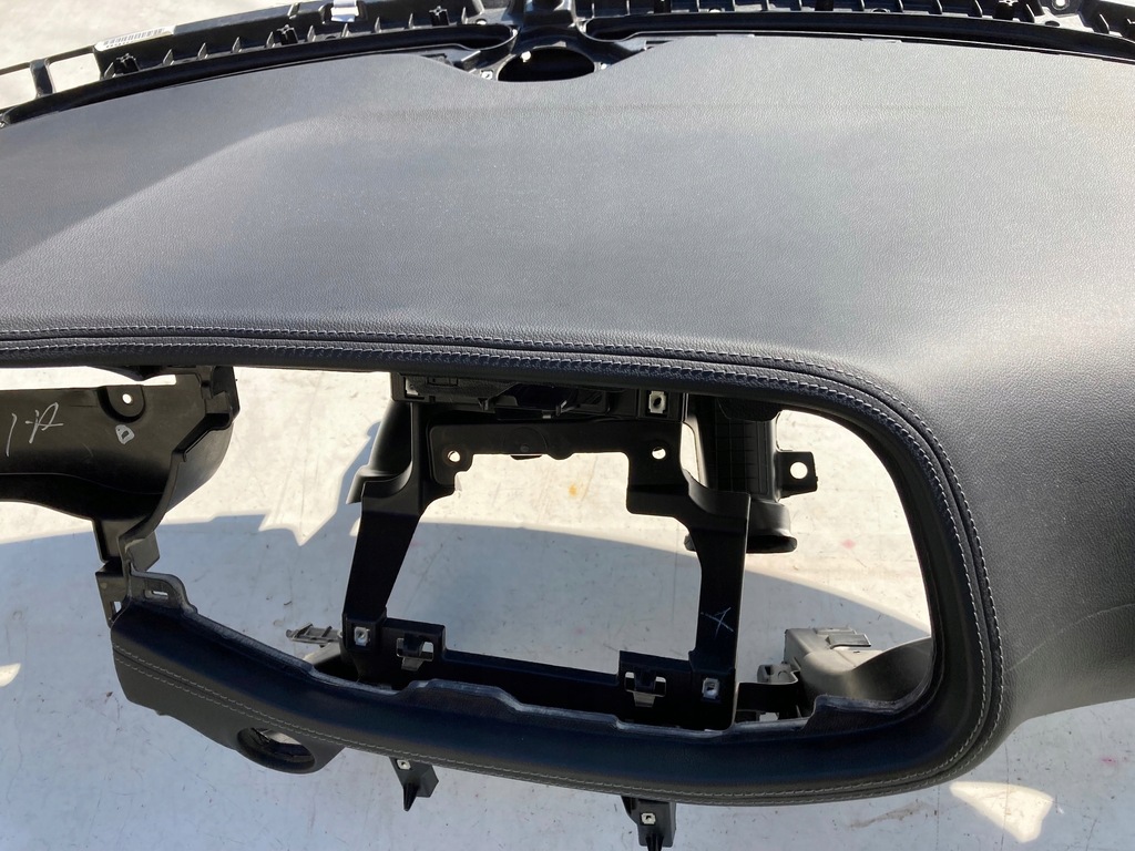 фото №8, Dodge challenger панель приладів консоль панель приладів подушки безпеки повітряні подушка безпеки ремені шкіра