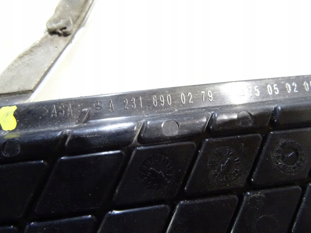фото №7, Решётка крыла правая a2316900279 mercedes sl r231