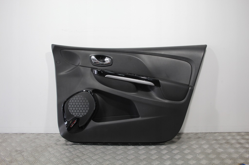 фото №1, Обшивка двері правий перед clio iv 4