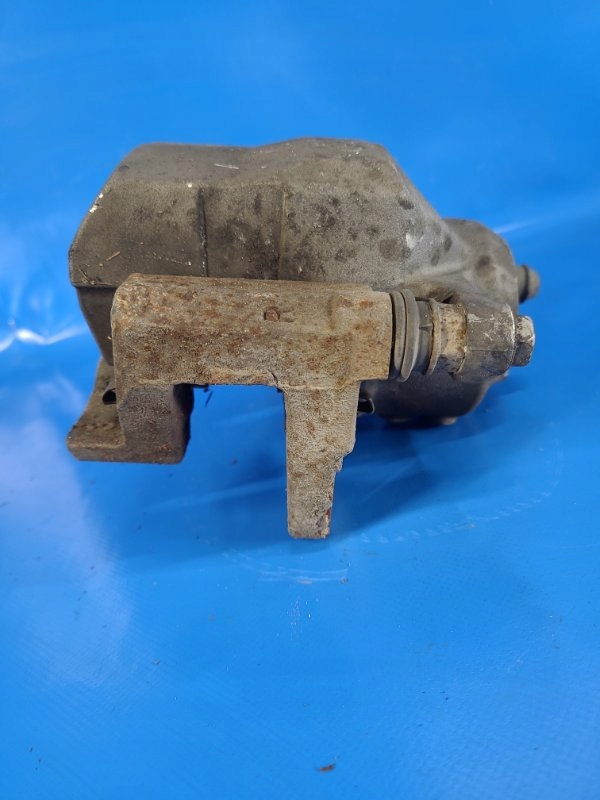 фото №6, Суппорт тормозной przed. правый. toyota prius - 30 09-17-4773047060