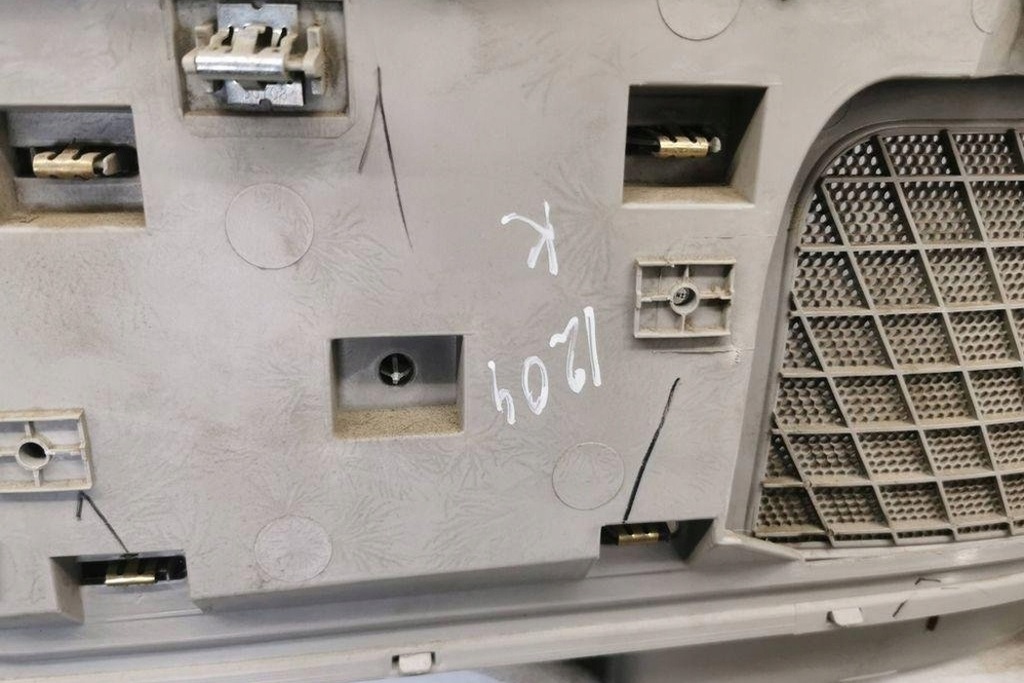 фото №7, Левая обивка багажника chrysler grand voyager v rt f1028921a 2.8l