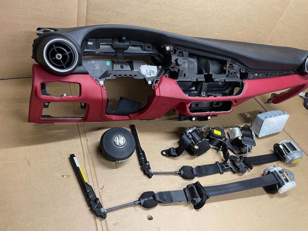 фото №5, Alfa romeo giulia приборная панель консоль ремни комплект подушка безопасности оригинал idealna