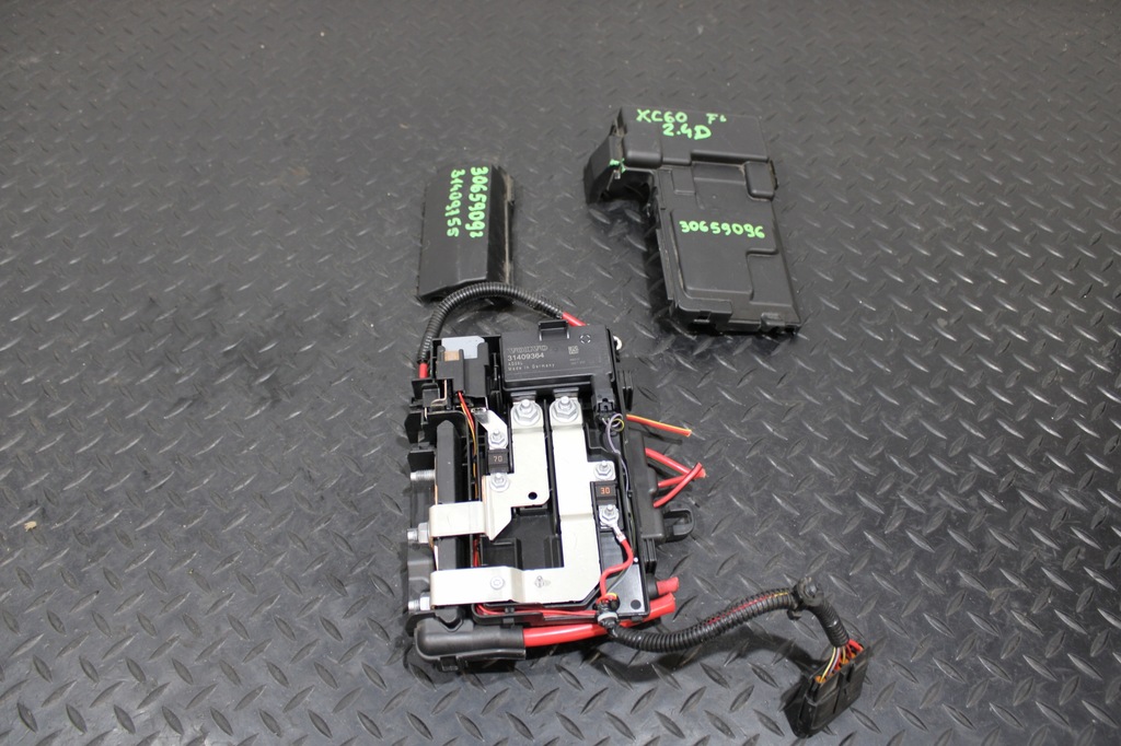 фото №1, Клема plus плюсова розподільник струму volvo xc60 lift 31409364