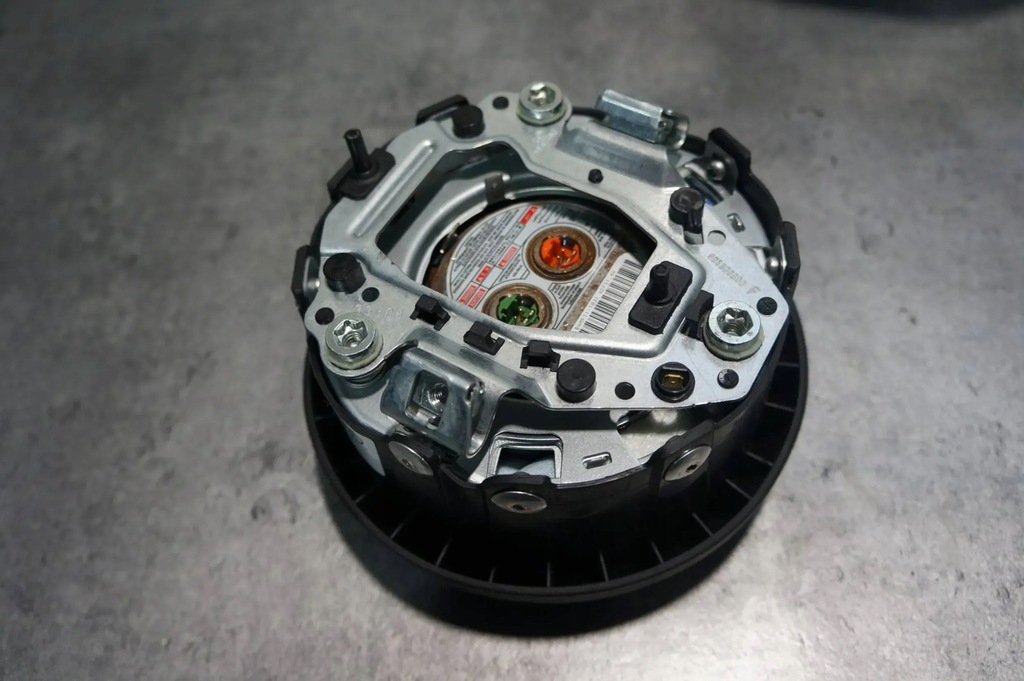 фото №7, Воздуховод кожа кожаный срезанная подушка подушка безопасности audi tt a3 8p lift s3 tts