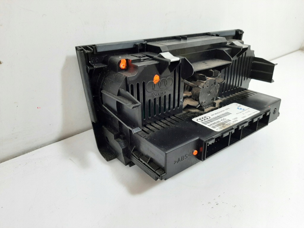 фото №9, Audi a3 8p 06r панель обдув кондиціонера 8p0820043h