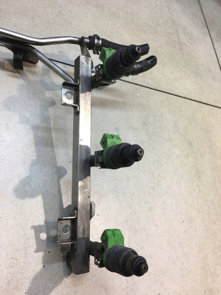 Молдинг впрыскная audi a6 c5 2.4 v6 078133551bb в Украине