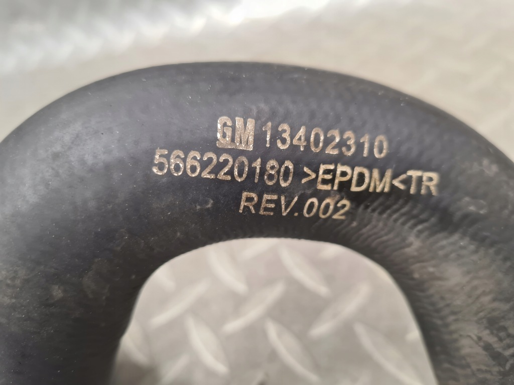 Шланг пабтрубок  трубка радиатора воды жидкость corsa e 1.4 turbo 13402310 Недорого