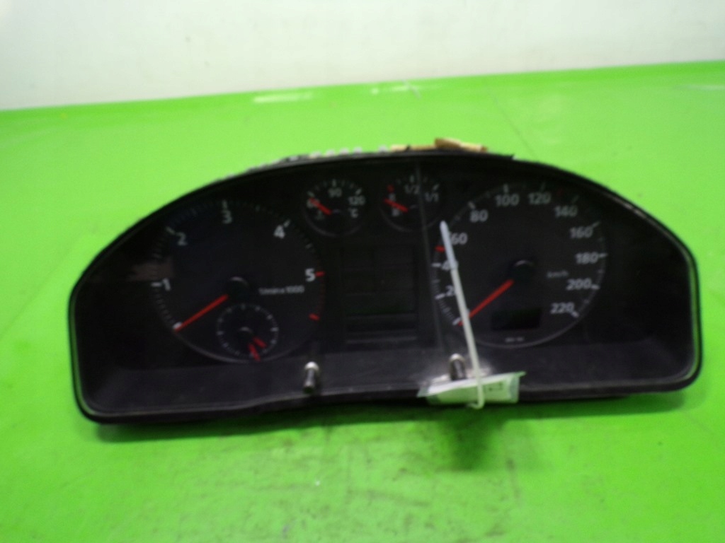 Купить Audi a4 b5 счетчик приборы 8d0919272b