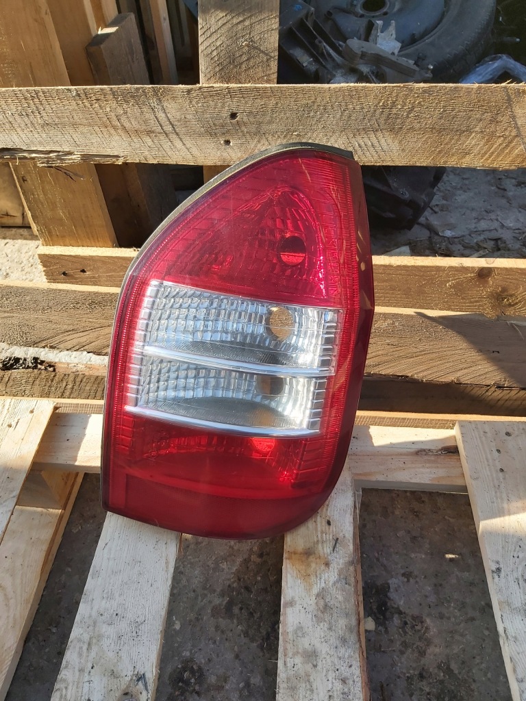 фото №1, Opel zafira a lift лампа права задня bez вкладиш