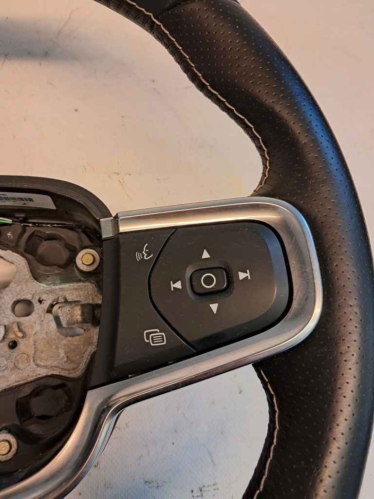 фото №6, Повітропровід шкіра r-design volvo xc40 p32288649