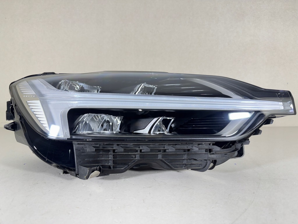 Купити Volvo xc60 2 mid full led фара права перед фара eur - super