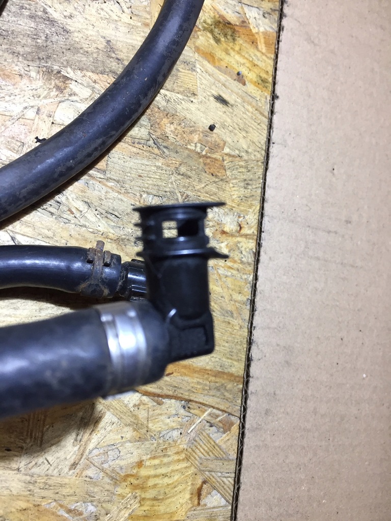 фото №7, Audi a4 b8 wąż шланг омивача лампа ксенон