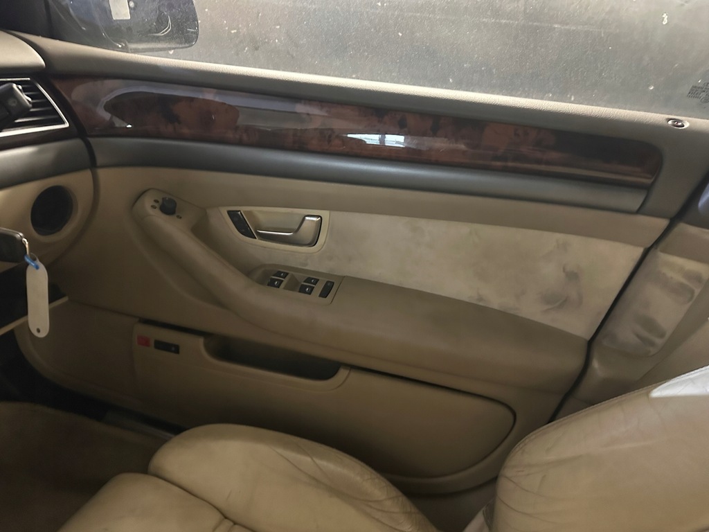 фото №1, Обшивка двері правий перед audi a8 d3 krem