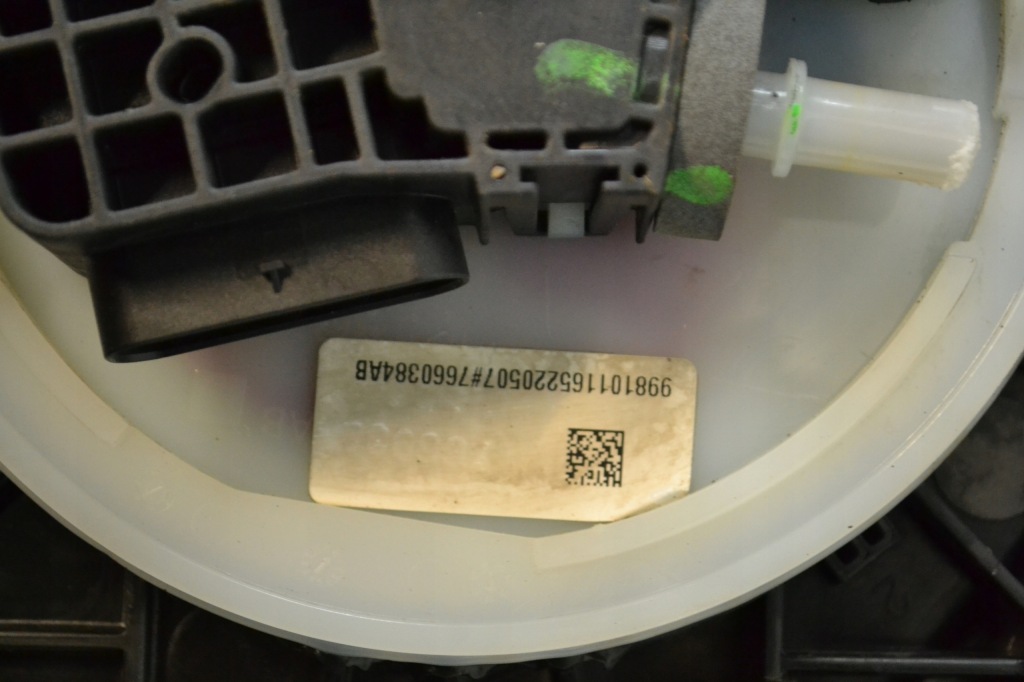 Бак насос adblue audi a4 b9 15-19 8w0131878am 4077103ad 4067411ad Оригінал