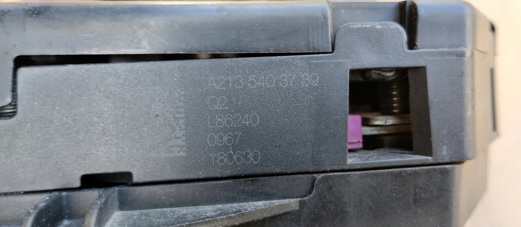 Коробка запобіжників klepa плюсова mercedes e 63 amg w213 a2135403739 в Україні