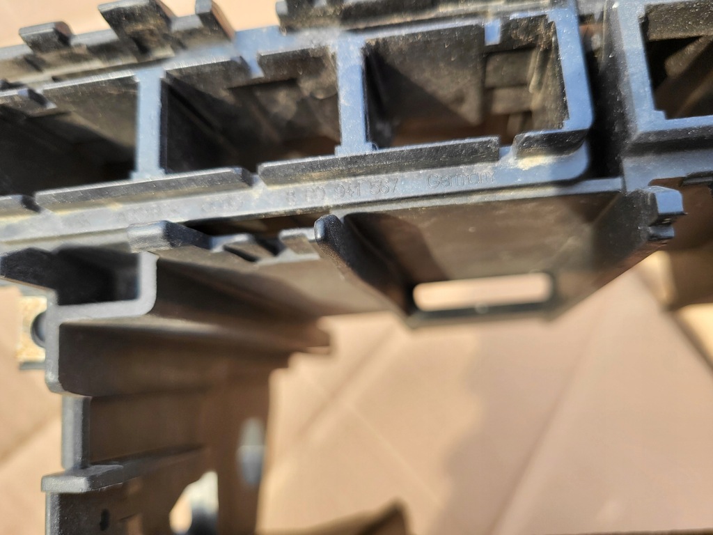 фото №6, Рамка защита радио audi a3 8p оригинальный номер 8p0858005b