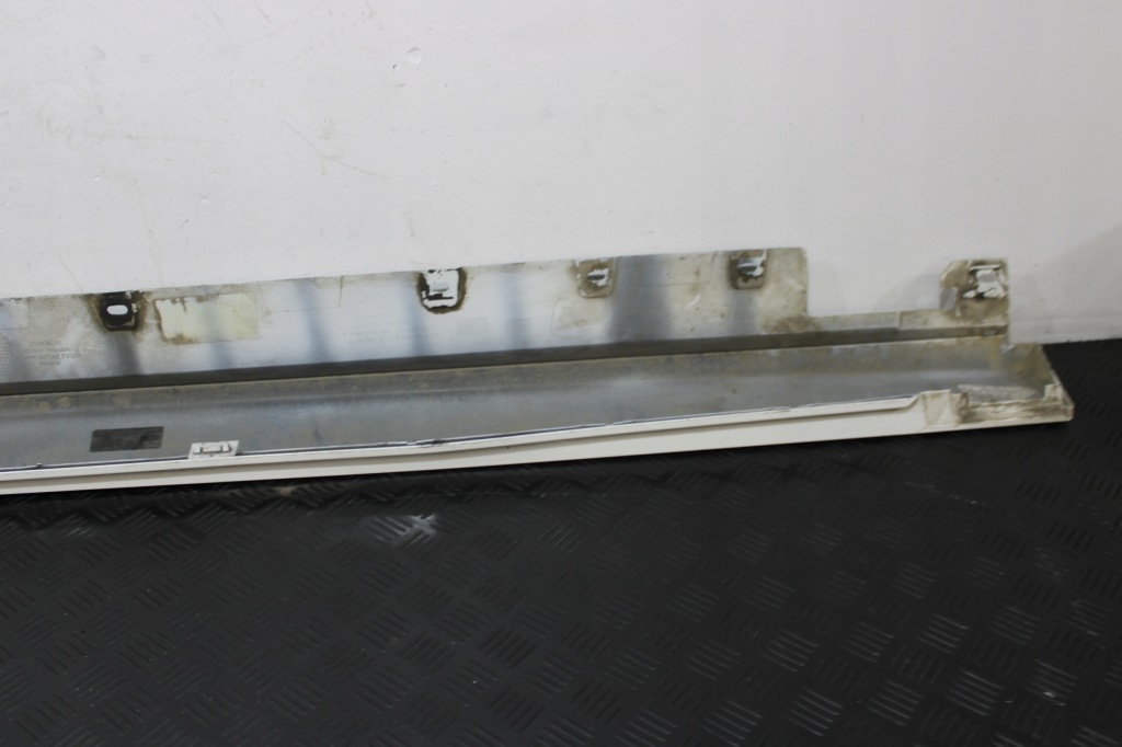 Накладка поріг права поріг правий bmw 1 f40 7461382 Київ