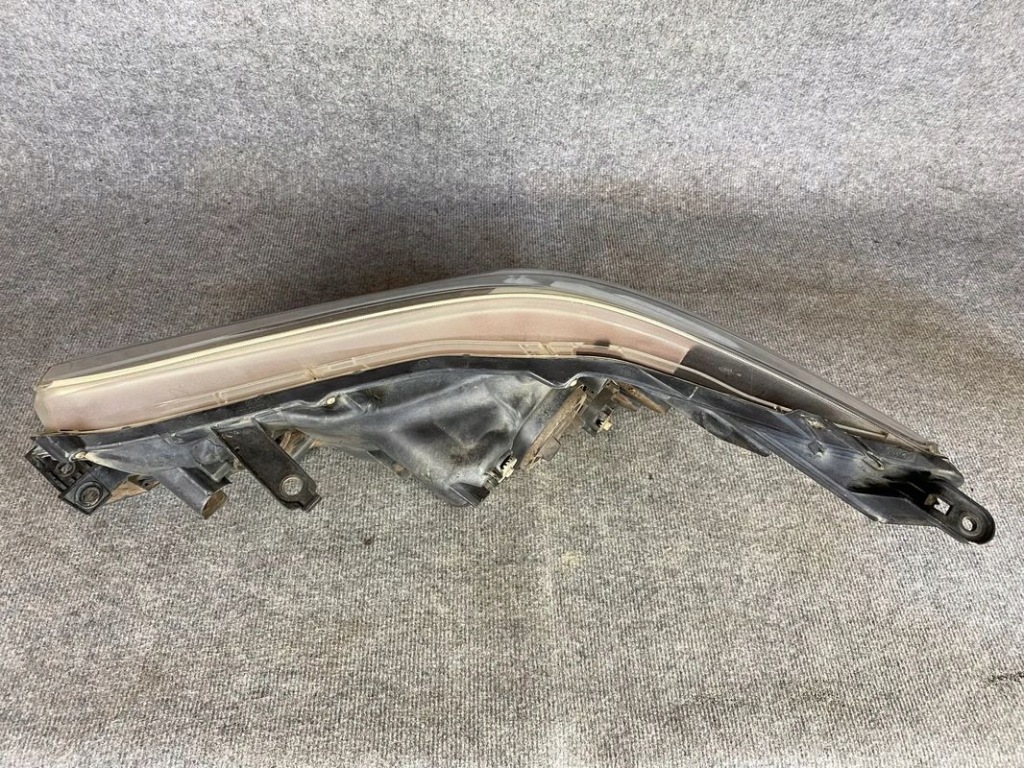 фото №11, Фара лампа передняя правая - toyota hilux viii обычная 15-