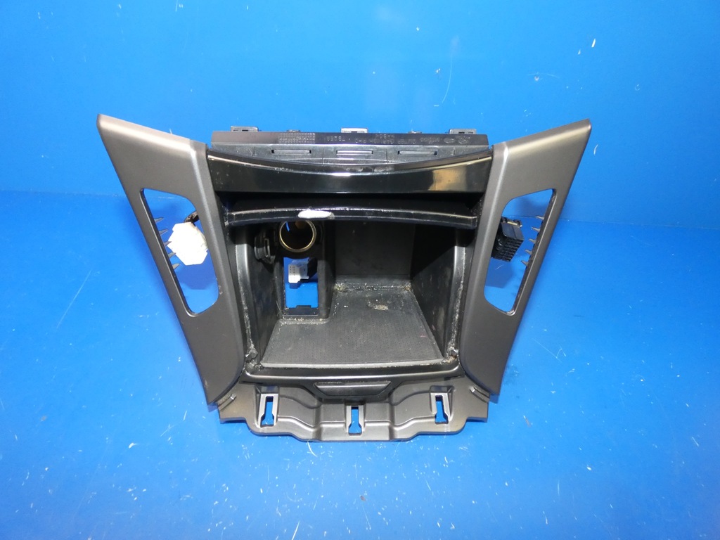 фото №1, Hyundai i40 бардачок разъём 12v