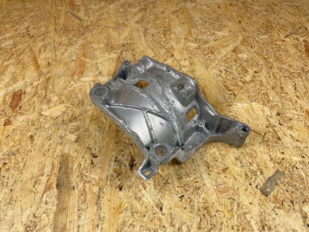 Тримач  кронштейн кронштейн генератора volvo v60 2 s60 3 xc60 2 31480101 Зі Шроту