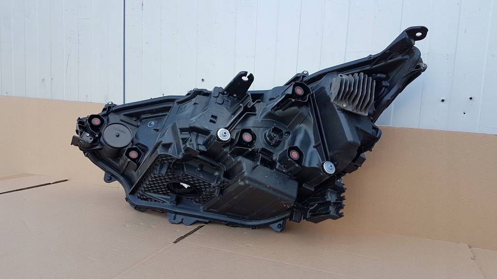 фото №14, Лампа перед правая toyota bz4x full led 22-