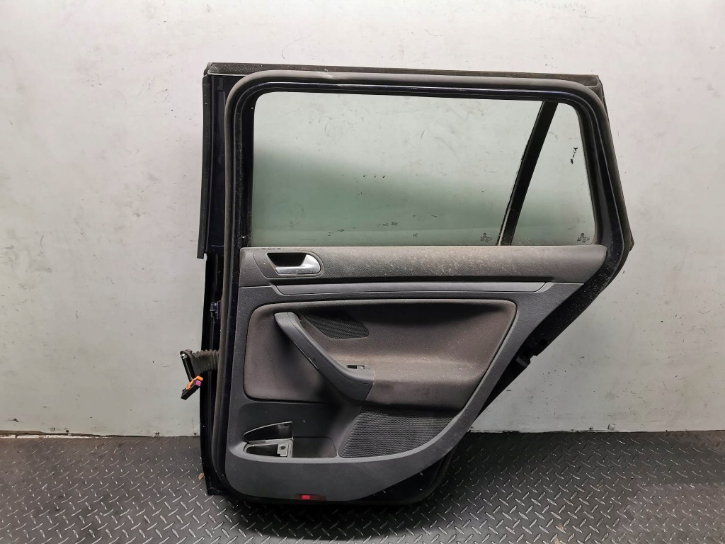 фото №6, Двері правий задня vw golf vi kombi код лакофарбового покриття ld5q