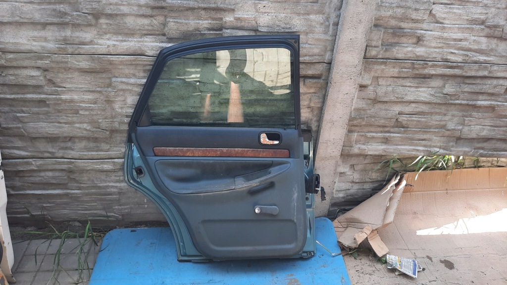 Дверь левый задний  audi a4 b5 98r sedan Цена