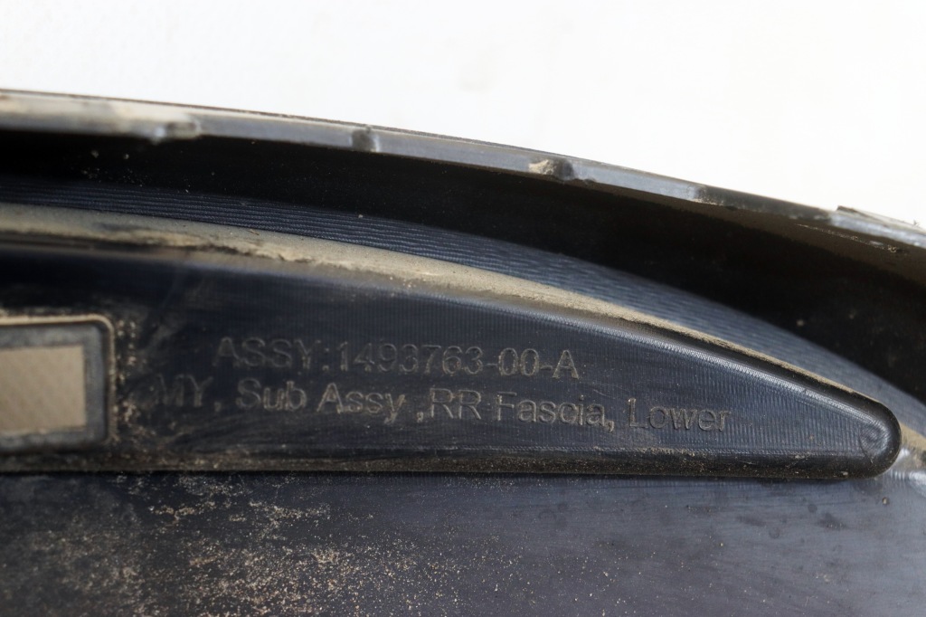 Купити Tesla model y 2020- накладка спойлер бампера задній 1493763-00-a j-5190