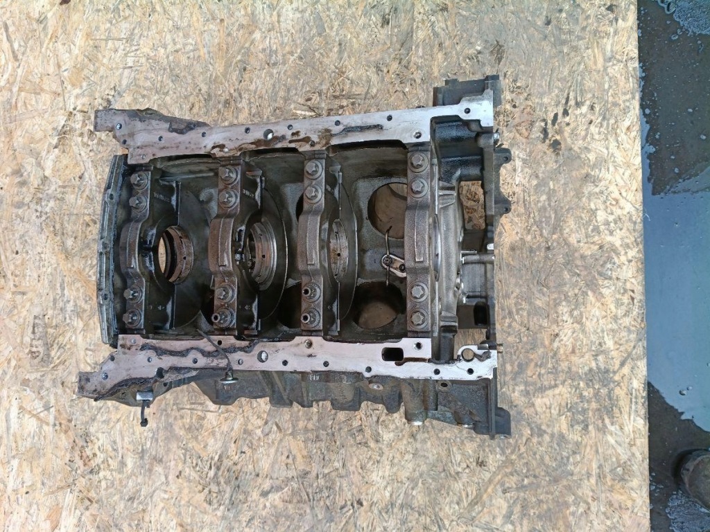 Купить Jeep grand cherokee wk 05-10 3.0 crd блок двигателя низ  om642 r 624 81 05