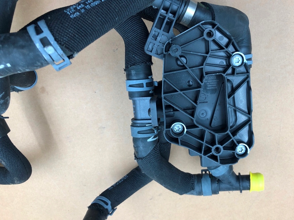 Електроклапан магістраль водяна шланги дроти радіатора audi e-tron 20- в Україні