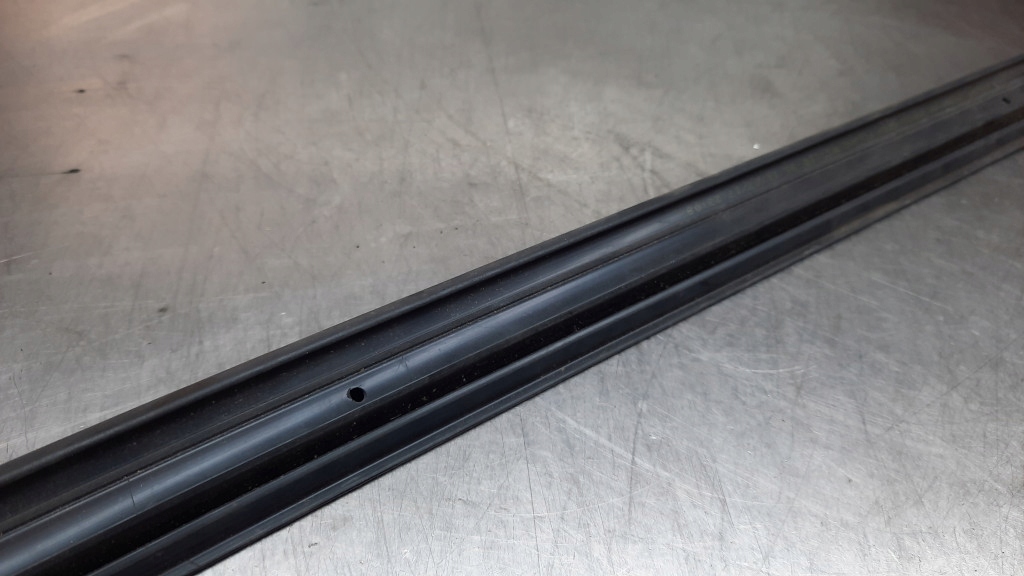 фото №12, Прокладка накладки порога ліва 30744879 volvo xc60