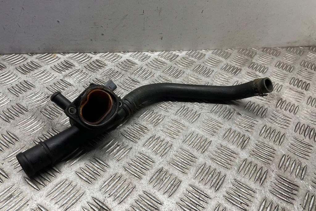 фото №8, Труба охлаждение vw passat b7 alltrack 365 038121132d 1.9l дизель 2007