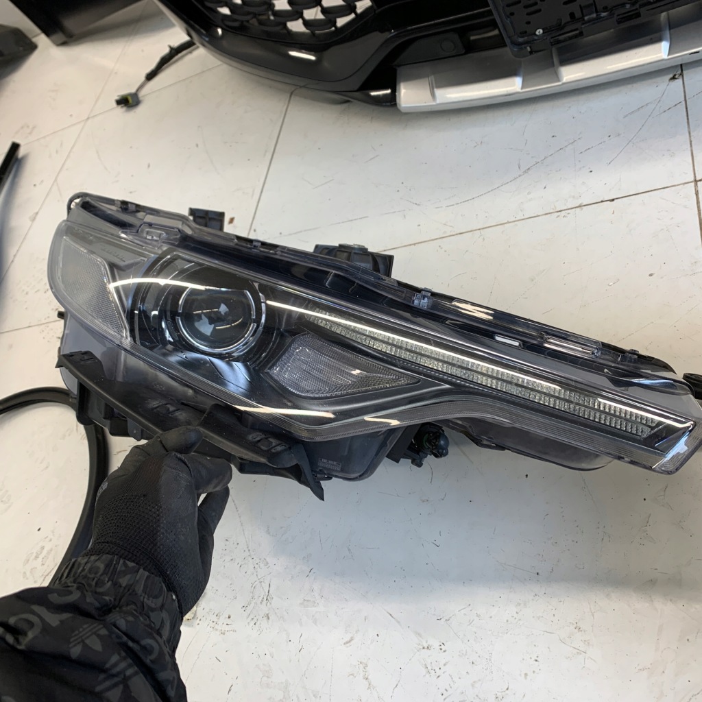 Капот бампер крылья лампы pas c820 kpl. перед maserati levante m161 18r с Разборки