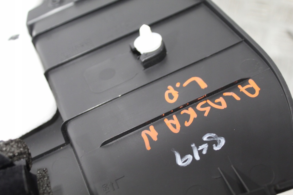 фото №3, Обшивка дверь левый перед renault alaskan