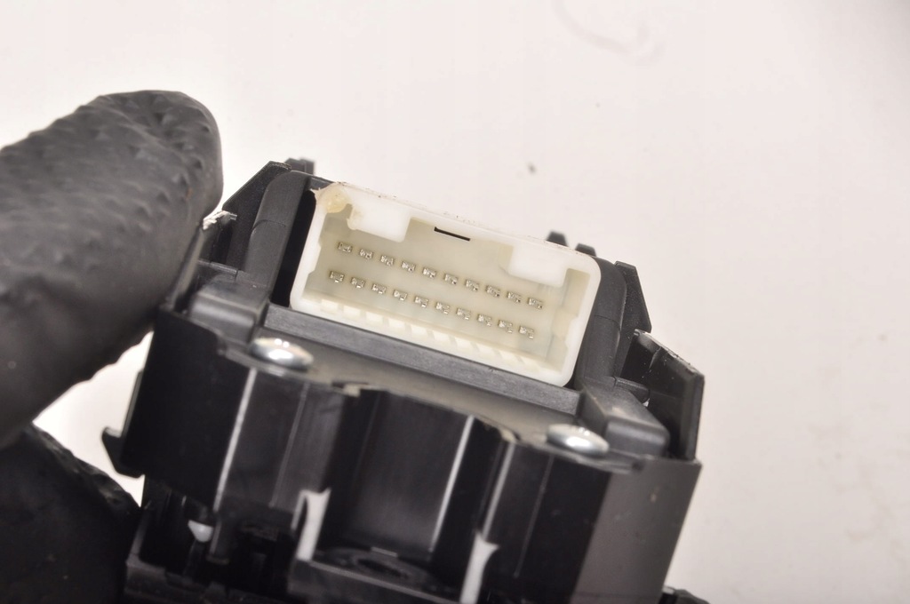 фото №8, Toyota prius iv панель перемикач вікон 84040-47080