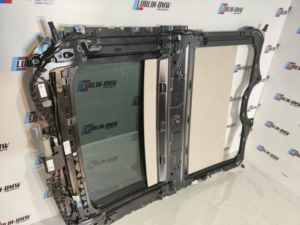 фото №16, Люк стеклянный панорама sky lounge bmw 7 g12