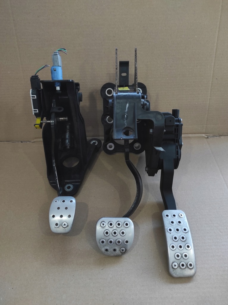 фото №1, Педали газа тормоза сцепления renault laguna iii gt 465030079r 465010063r