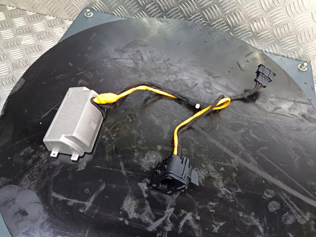 фото №1, Audi a4 b8 kombi преобразователь напряжения 8k0907155h