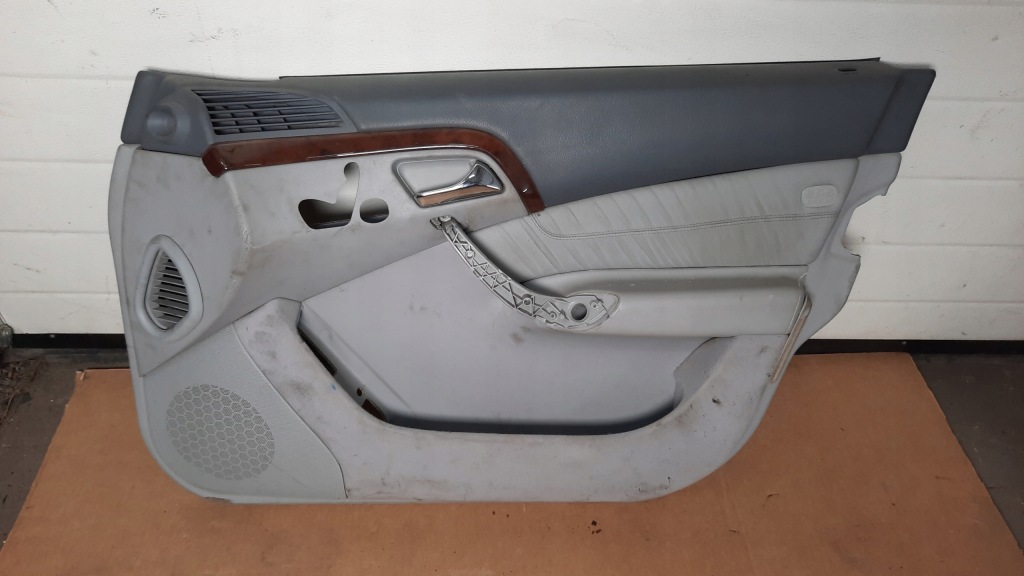 фото №1, Обивка дверь правый перед mercedes w220 00r