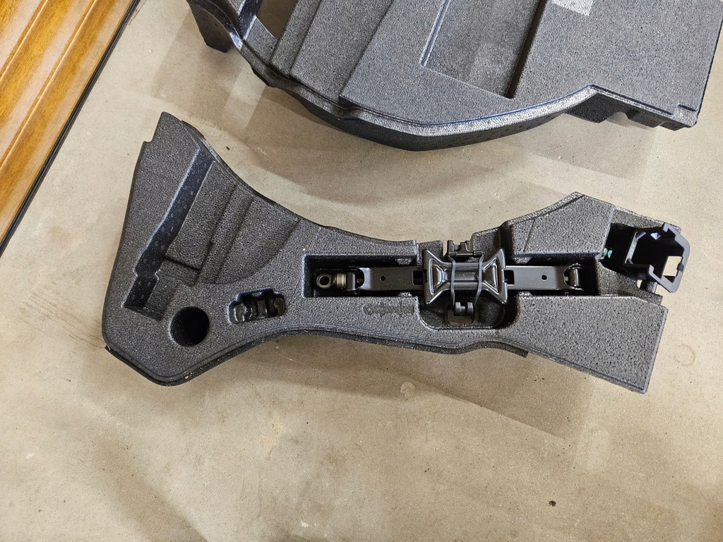 фото №7, Toyota prius iv 16- вкладка багажника колесо докатка