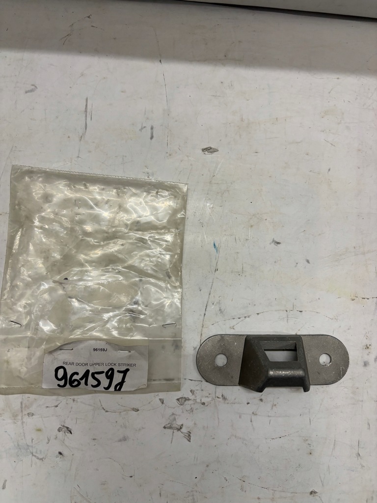 фото №1, Накладка na замок задня верхній 96159j